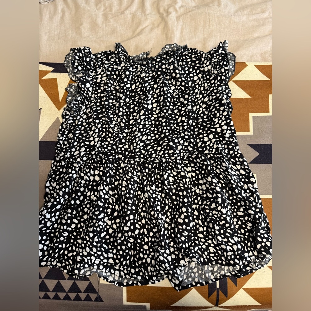 Super cute flowy blouse